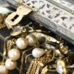 An Expert’s Guide to Buying Gold Jewelry An Expert’s Guide to Buying Gold Jewelry