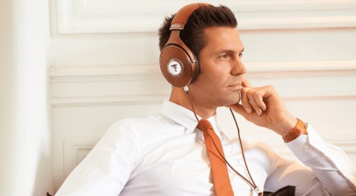 How long should you wear headphones a day