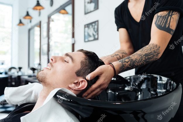 Here are the 10 Do's and Don'ts for Shampooing Men's Hair
