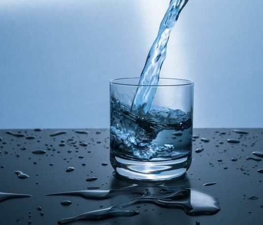 5 Crystal Clear Signs That You’re Drinking Contaminated Water Water