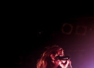 What is live singing and tips for live singing? singing