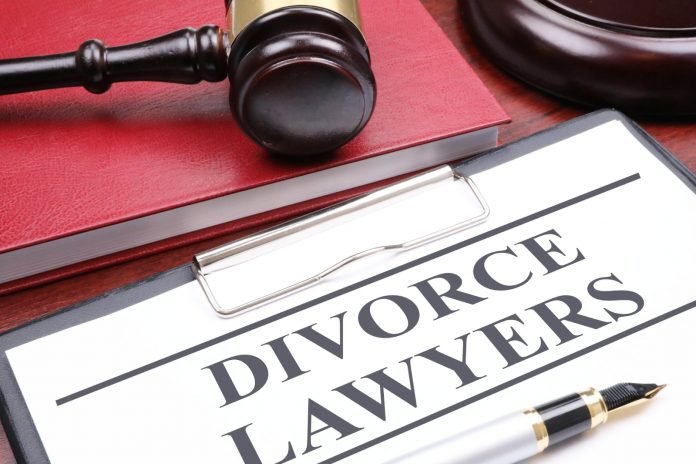 Get the Right Divorce Lawyer to Help You Through Your Tough Situation