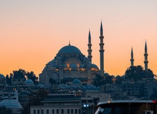 Water Cruising in Dubai Water cruising in Dubai