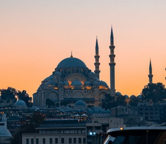 Water Cruising in Dubai Water cruising in Dubai