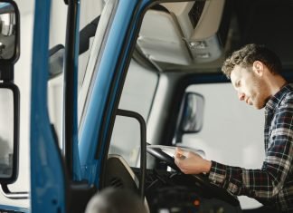 How do truck drivers find loads? Truck drivers