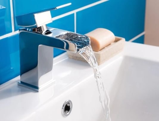 A Detailed Breakdown of the Differences Between Tap Water & Spring Water Tap Water & Spring Water