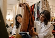 The Online Vintage Fashion Revolution: A Guide To Buying Pre-Loved Clothes And Accessories Online Vintage Fashion Revolution