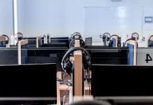 Why You Should Choose Used Office Cubicles for Your Business Office Cubicles