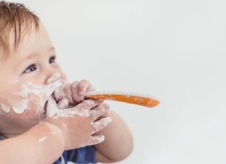 Are You Wondering How You’ll Feed Your Newborn? Here Are Helpful Tips Feeding Newborns