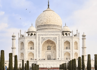 Explore the Beauty of India: A Captivating Taj Mahal Tour via Car Taj Mahal Tour