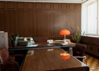 What Shape Of Office Desks Are Best For Productivity?