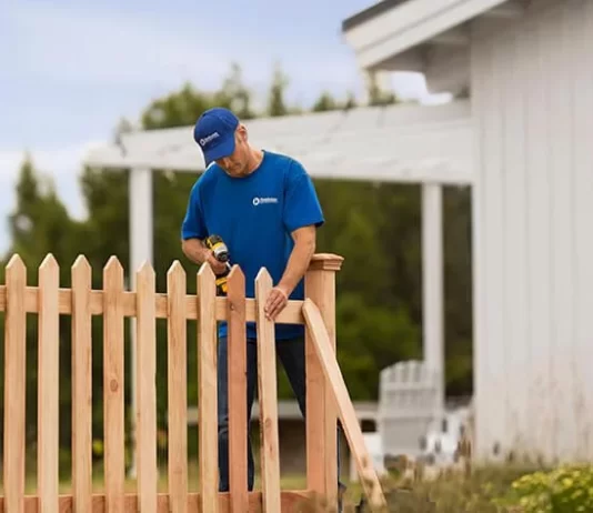 Fence Care and Maintenance in Tucson: A Handyman’s Expertise