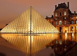 Parisian Elegance: Experience the Magic with Exclusive Paris Tour Packages Paris Tour Packages