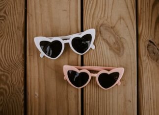 Stylish glasses frames: How to buy them online?