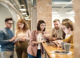 Balancing Act: Finding the Right Mix of Sitting and Standing in the Workplace Balancing Act: Finding the Right Mix of Sitting and Standing in the Workplace