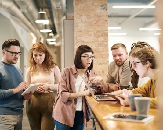 Balancing Act: Finding the Right Mix of Sitting and Standing in the Workplace Balancing Act: Finding the Right Mix of Sitting and Standing in the Workplace