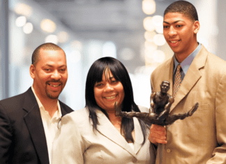 How Anthony Davis’ Dad Shaped His Path to NBA Greatness – Age, Career, Net Worth & More Anthony Davis' Dad