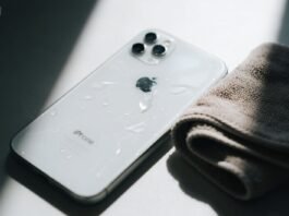 How To Get Water Out of an iPhone