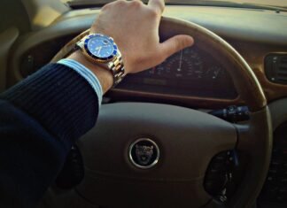 Dress Watches vs. Sports Watches: Choosing the Right Luxury Men’s Watches for Your Lifestyle Luxury Men’s Watches