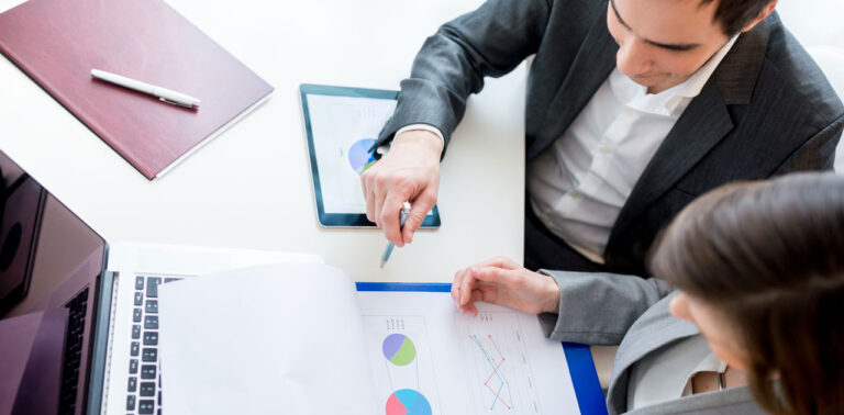Lash Tech Careers: How to Turn a Weekend Certification into a Thriving Business 