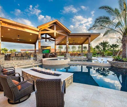 Why the Best Outdoor Spaces Borrow Their Design Cues from Boutique Hotels Outdoor Spaces